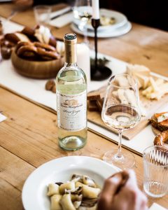 Il Pinot Grigio Santa Margherita, simbolo di convivialità, apprezzato da un pubblico ampio e variegato