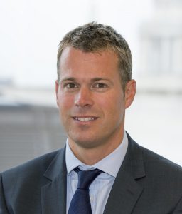 Mark Lacey, Head of Commodities, Schroders, su come evolverà la domanda di petrolio da qui in avanti e sulla transizione verso le energie rinnovabili