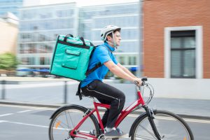 food delivery tra i trend dei consumi indicati come idee di investimento da Robeco