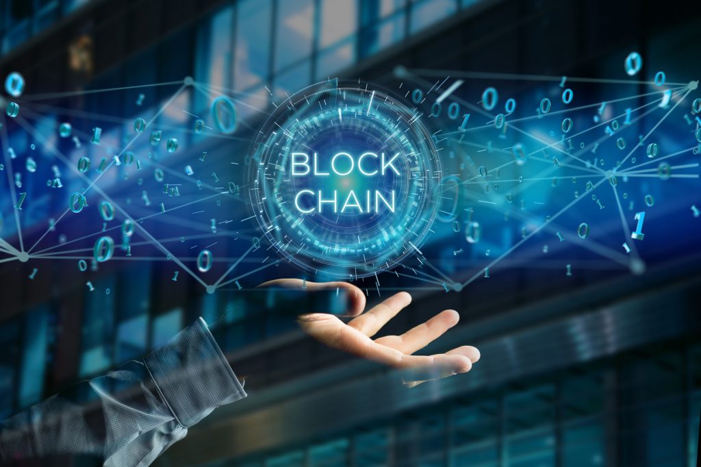La blockchain, come ogni nuova tecnologia, è portatrice di vantaggi ma anche svantaggi. Una cosa è sicura, tuttavia: l'adozione diffusa della tecnologia che rende immutabile e trasparenti le transazioni avverrà anche nel mondo dell'asset management.